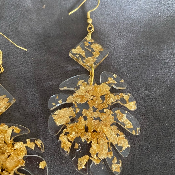 Hand made resin dangle earrings - Picture 5 of 5